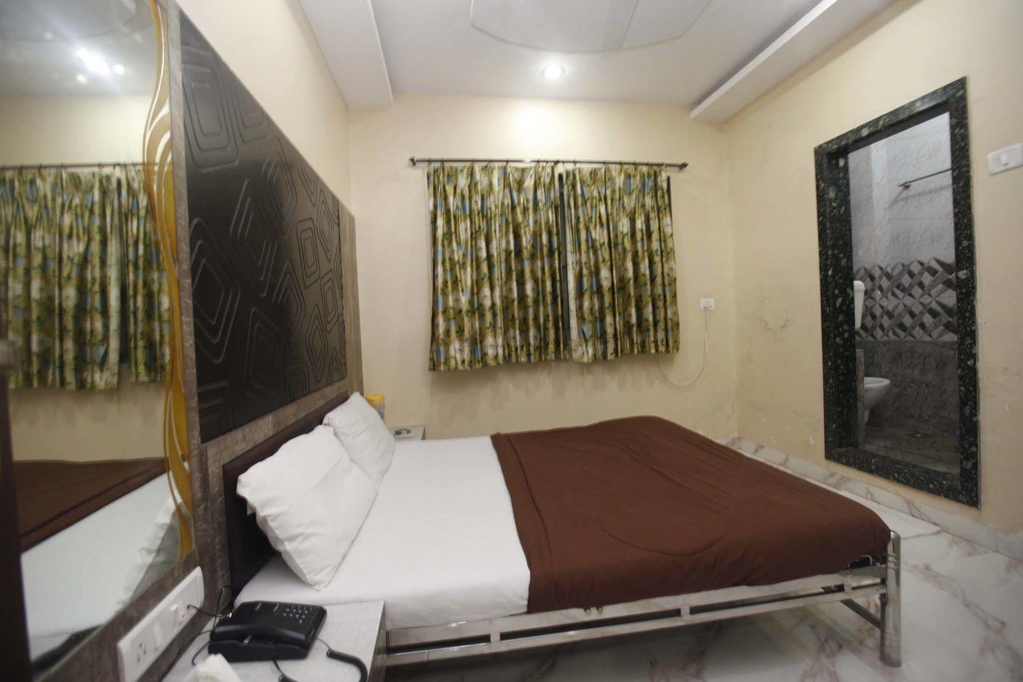 Hotel Al Madina Palace Bombaim Exterior foto